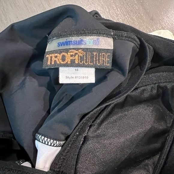 Stylish One Piece Underwire Swimsuit Size 16 - Picture 4 of 7